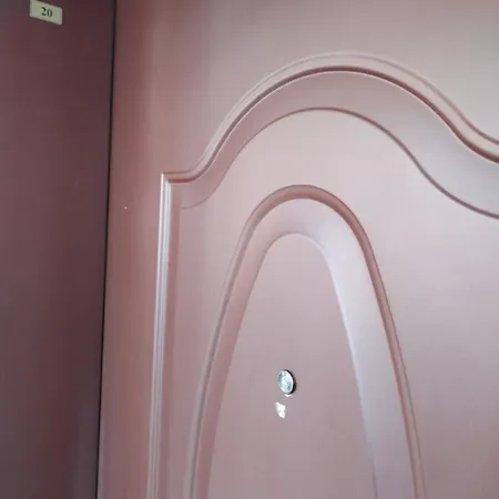 - Hiking - Hot Thermal Bathtub - Fast Internet - No Pools